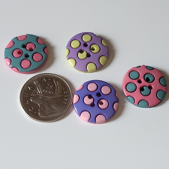 Vintage Lot of Plastic Round Polka Dot Pastel Four Hole Sewing Buttons ~ 4pcs - Picture 12 of 13